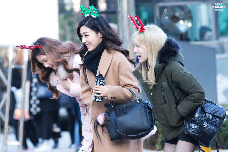 151204 Girls' Generation-TTS Tiffany at Music Bank documents 14