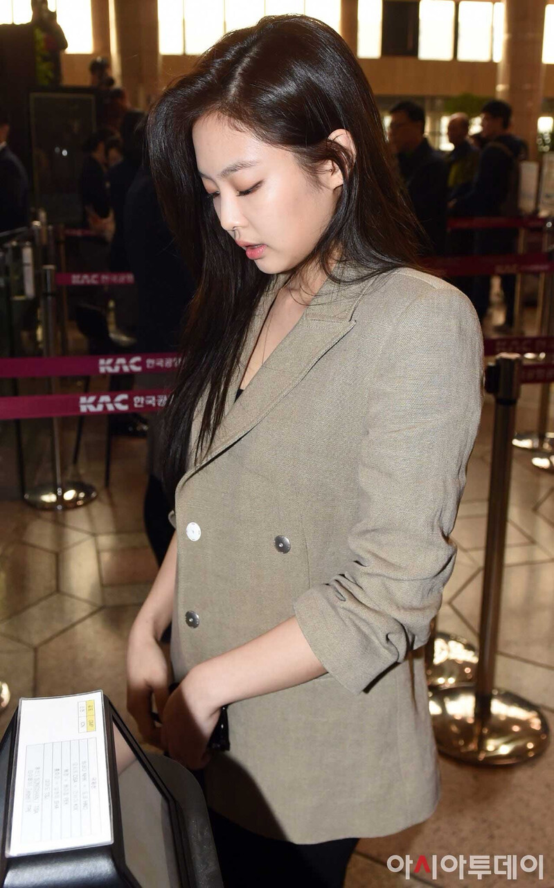 180420 - JENNIE Airport documents 13