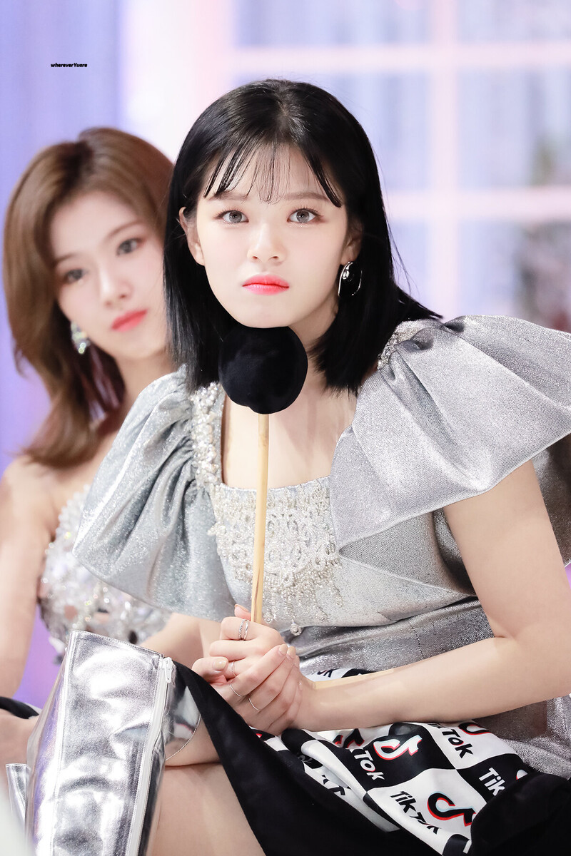 200105 TWICE Jeongyeon - 34th Golden Disc Awards Day 2 documents 9