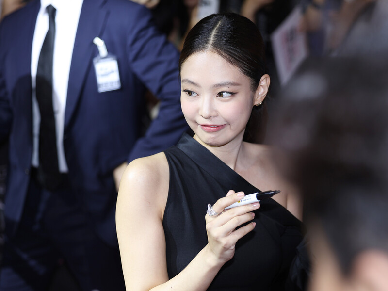 240809 Jennie - Pink Carpet Event for BLACKPINK 'BORN PINK World Tour in Cinema' documents 4