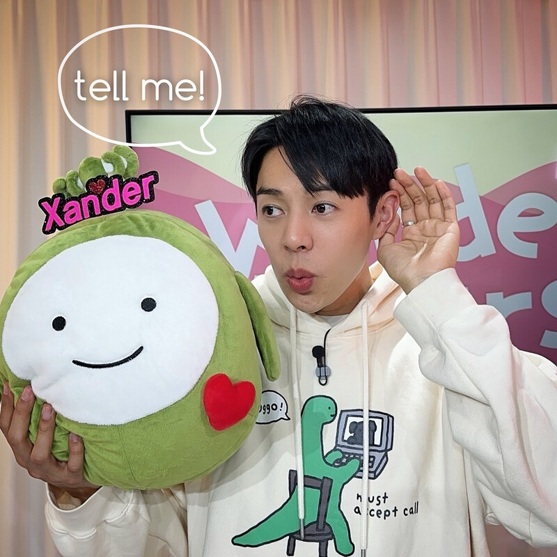 241119 Wonder Hours Instagram Update with U-KISS Alexander documents 1