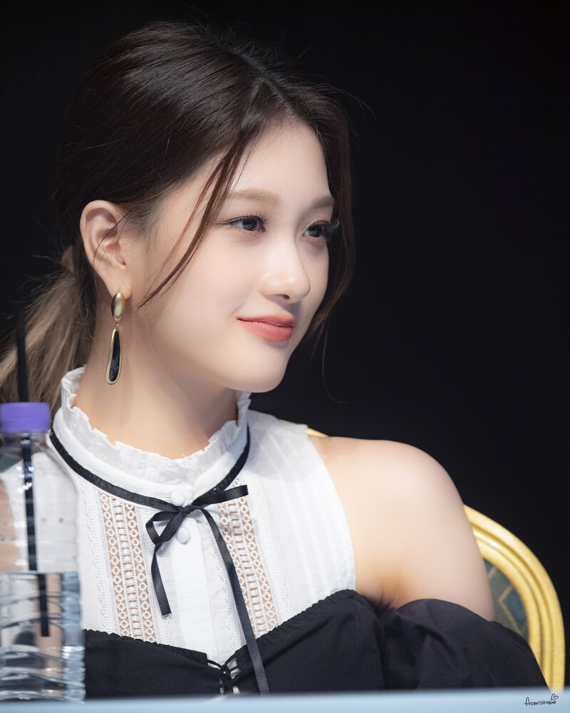 210605 fromis_9 Seoyeon documents 7