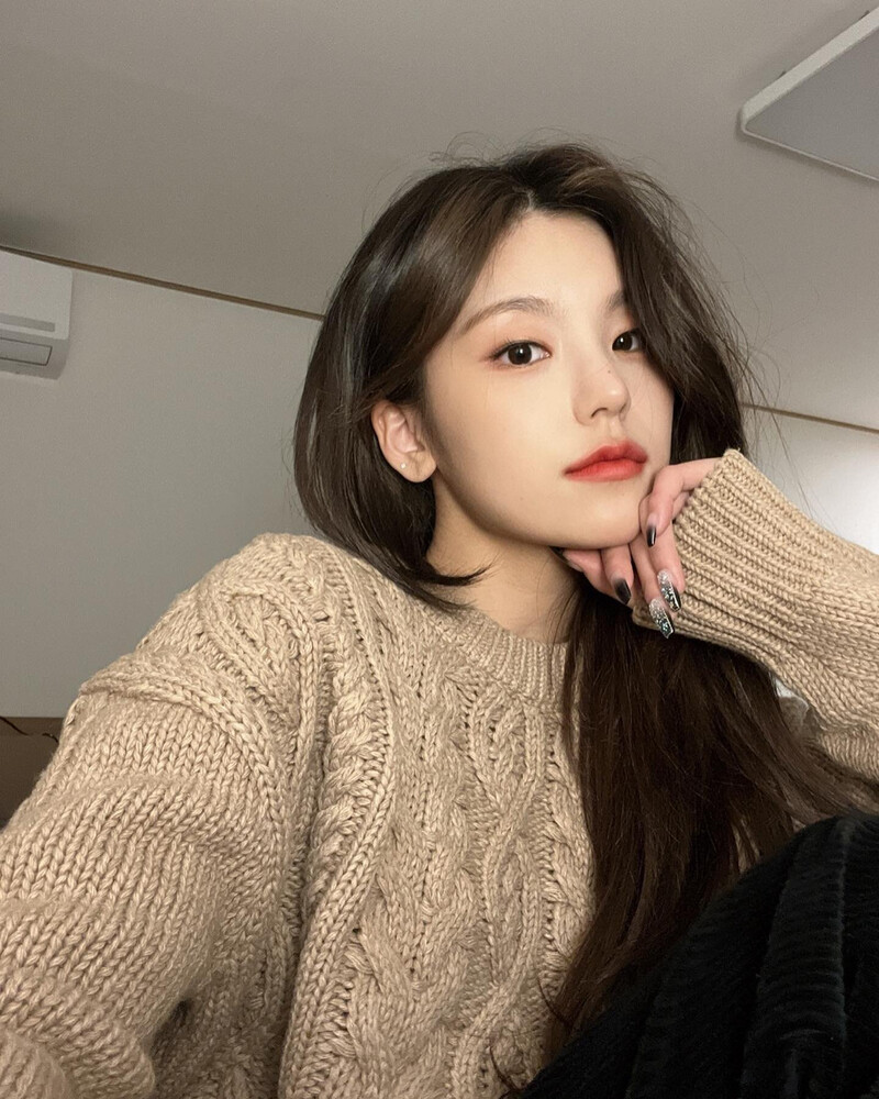 220103 ITZY Instagram Update - Yeji documents 5