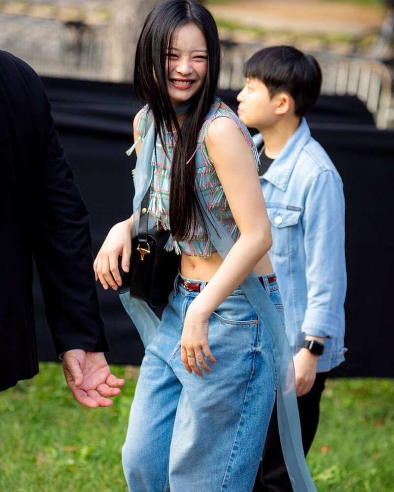 240920 NewJeans Hanni - Gucci SS25 Show at Milan Fashion Week documents 16