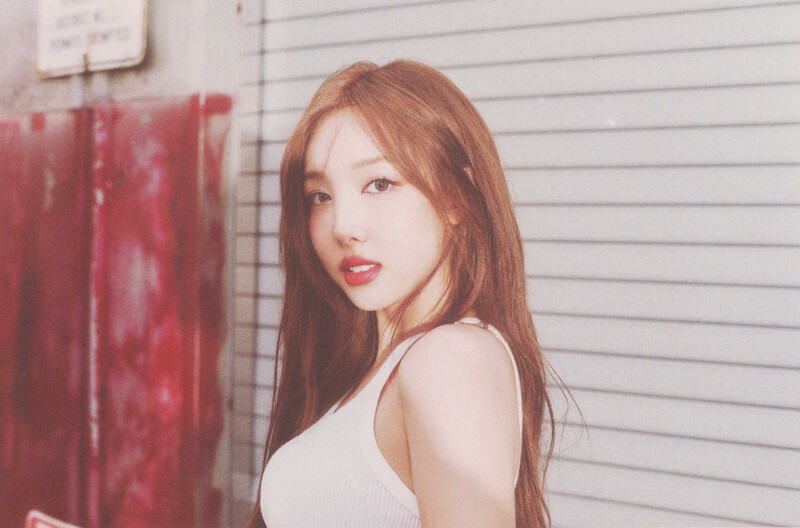 NAYEON 2nd Mini Album 'NA'  SCAN Photobook documents 15