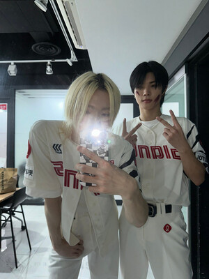 240818 - BLITZERS Twitter Update with JUHAN n CHRIS