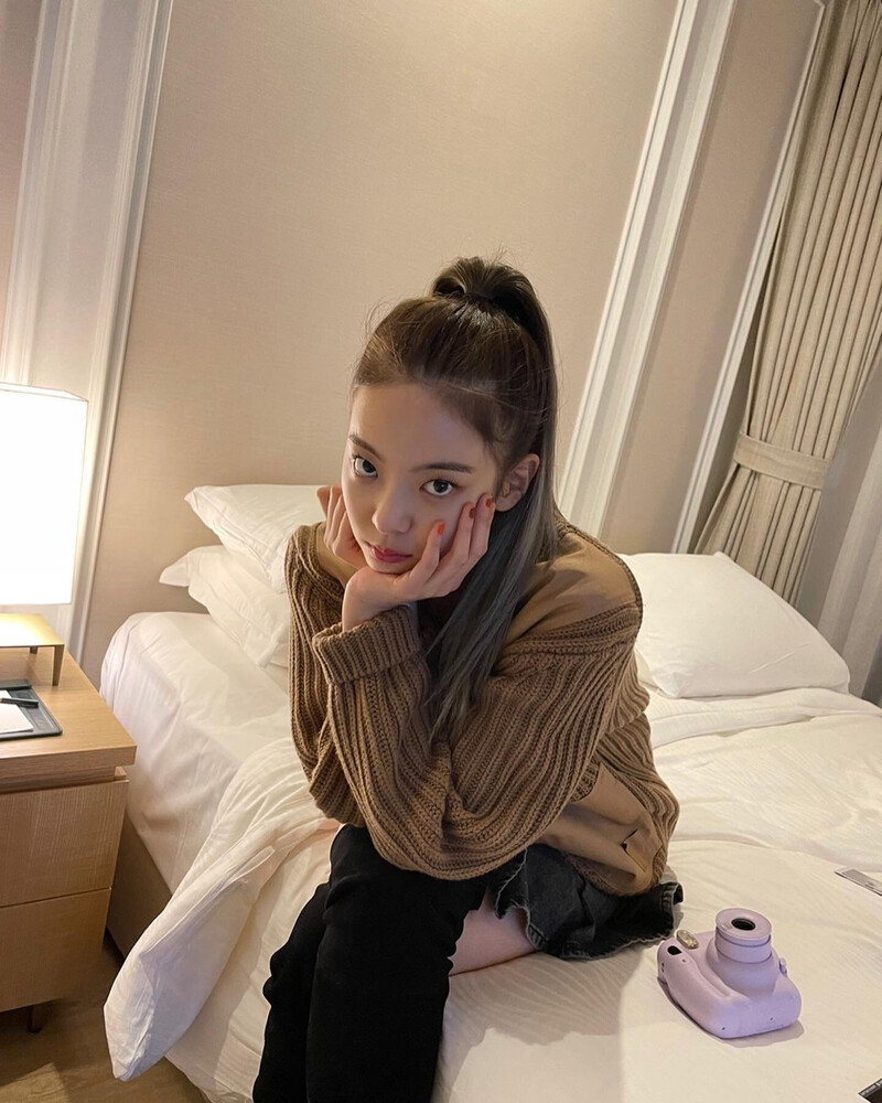 211109 ITZY Instagram Update documents 10