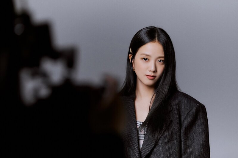 211211 YG Stage Naver Post - BLACKPINK Jisoo Harpers Magazine December Issue Behind documents 2