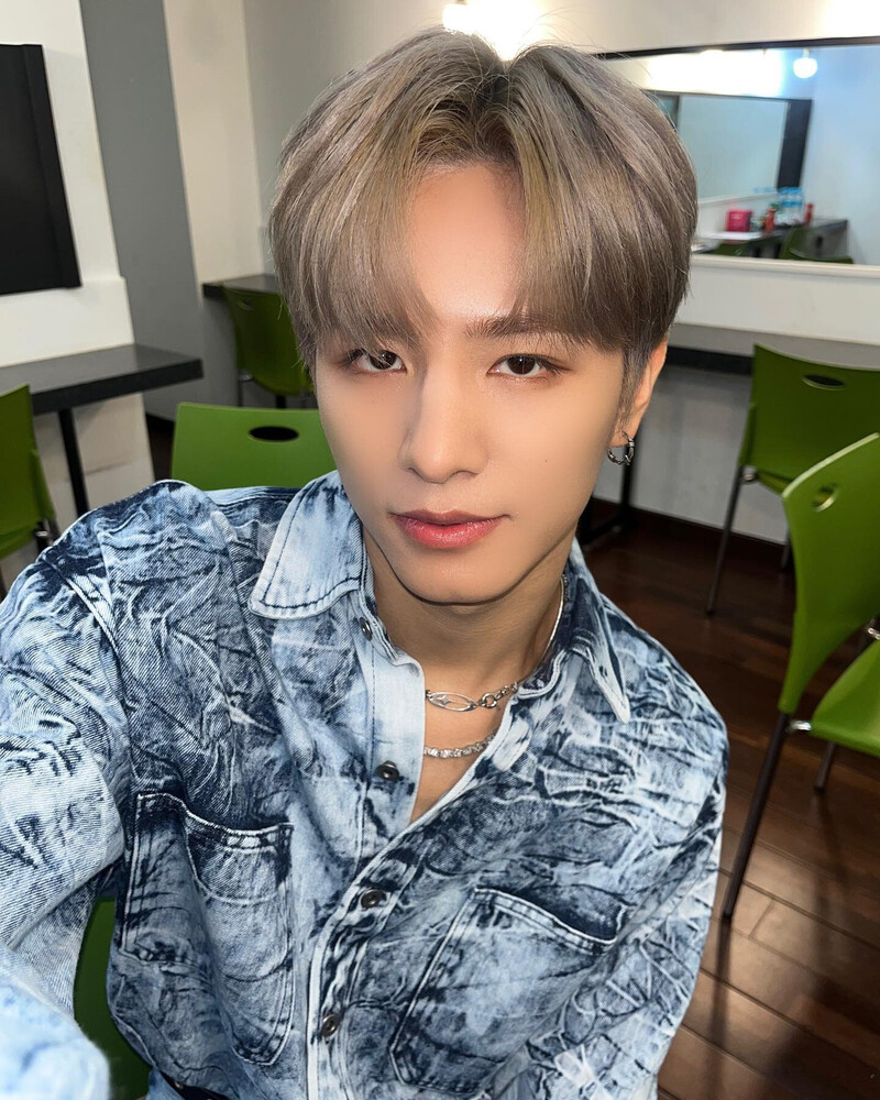 230818 Le'v Instagram update documents 1