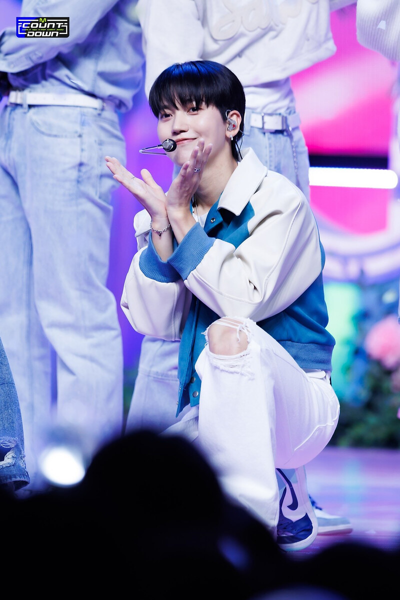 231012 ONF - 'Love Effect (바람이 분다)' at M COUNTDOWN documents 9