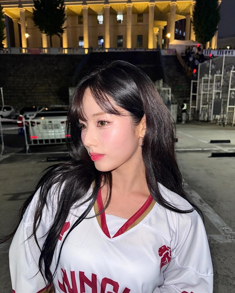 240925 fromis_9 Jiwon Instagram Update documents 1