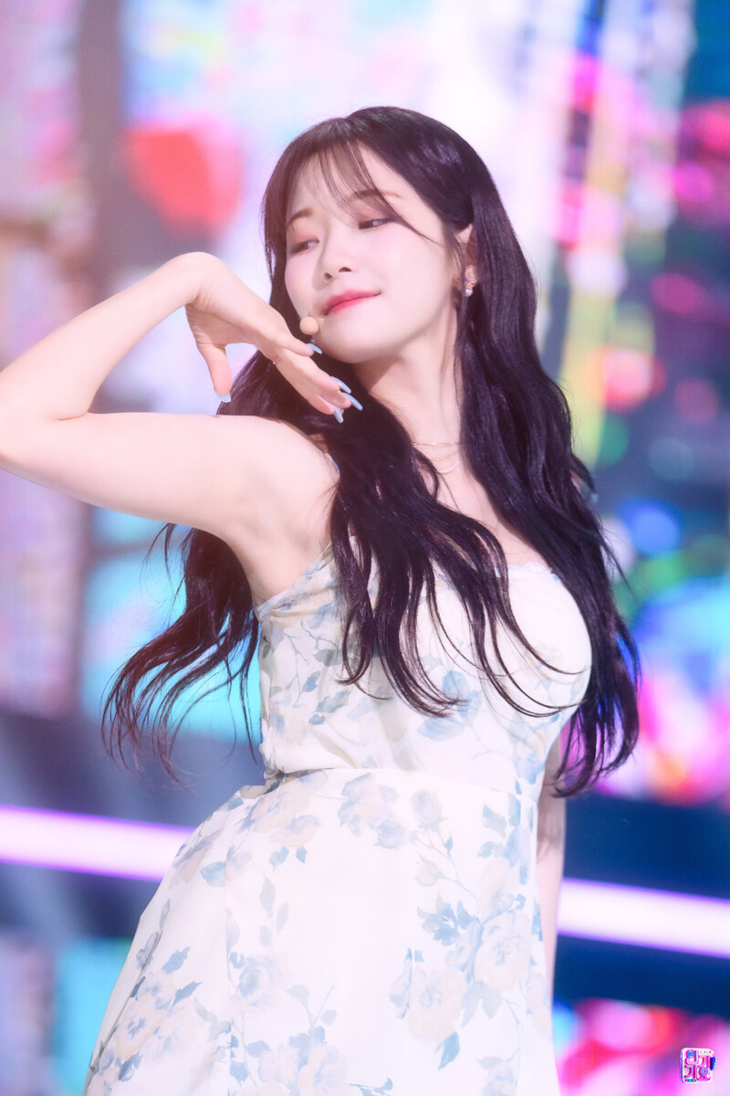 220710 fromis_9 Jiheon - 'Stay This Way' at Inkigayo documents 11