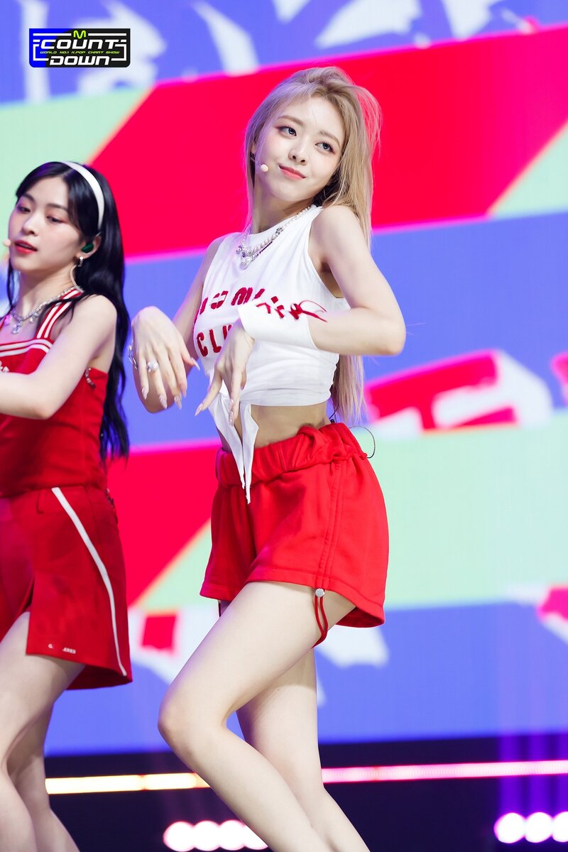 220728 ITZY Yuna - 'SNEAKERS' at M Countdown documents 20