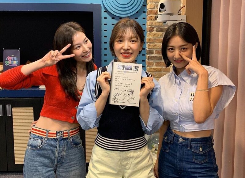 220831 SBS Young Street Instagram Update with Red Velvet Wendy & Twice Jihyo, Sana documents 3