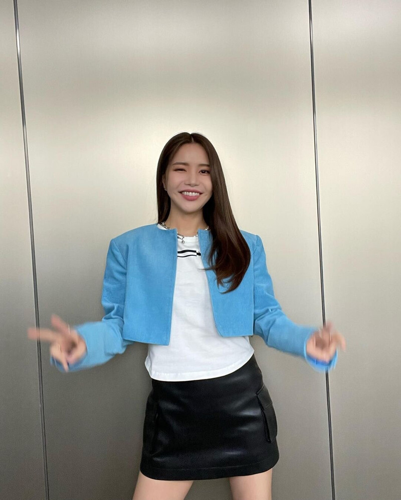 230119 MAMAMOO Solar Instagram Update documents 2