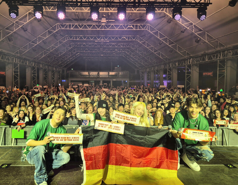 241121 KARD Twitter Update — KARD 2024 TOUR [Where To Now?] in Europe in MUNICH, GERMANY documents 1