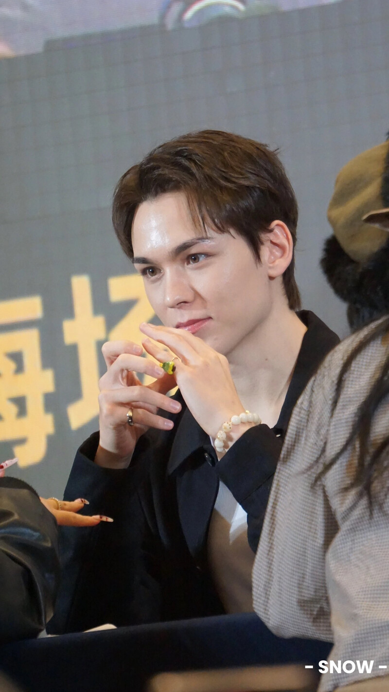 241229 SEVENTEEN Vernon - Yiziyhu Fansign Event in Shanghai documents 7