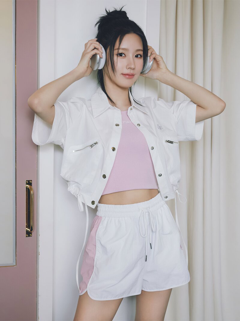 (G)I-DLE Miyeon for CTBRZ 2023 SS Collection documents 12