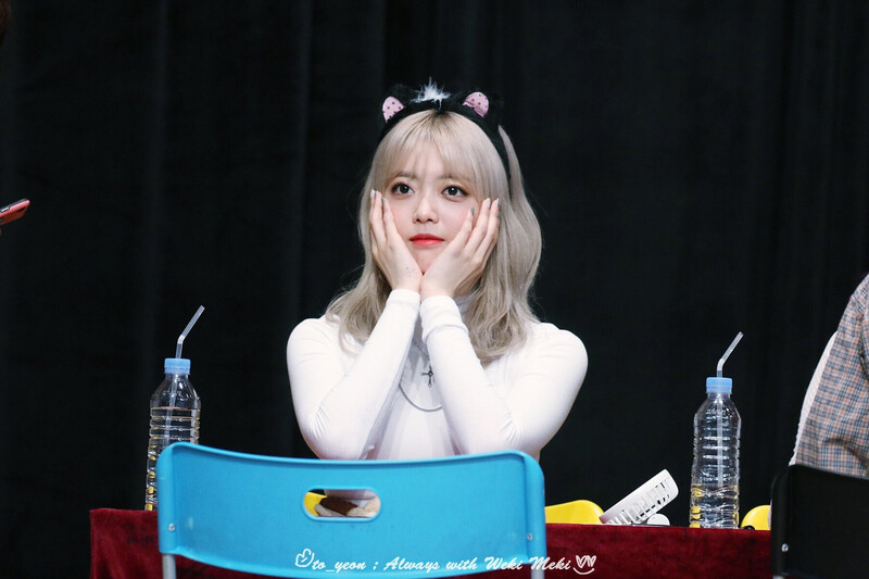 181125 Weki Meki Suyeon at Busan 'KISS, KICKS' Fansign documents 4