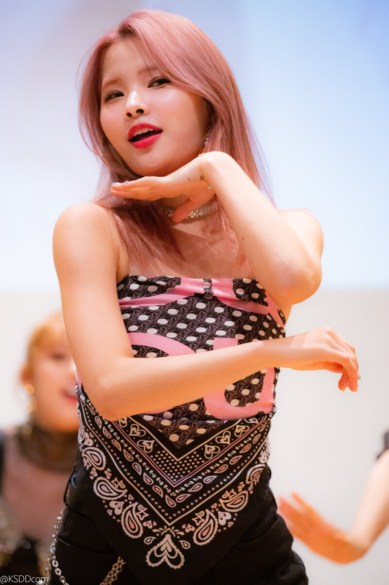 190817 Weki Meki Rina at 'WEEK END LOL' Shim Seok Hall Fansign documents 2