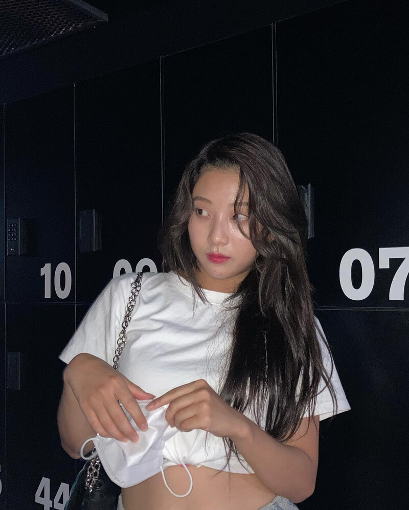 210923 CLC Seungyeon Instagram Update documents 5