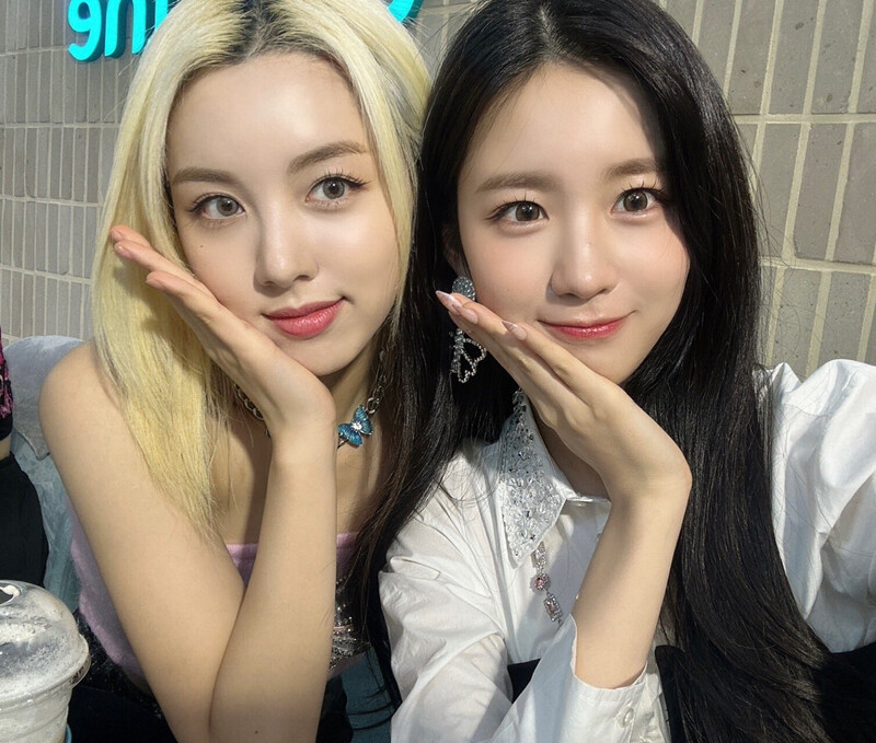 230409 WOOAH - WOOYEON sns update with LUCY documents 1