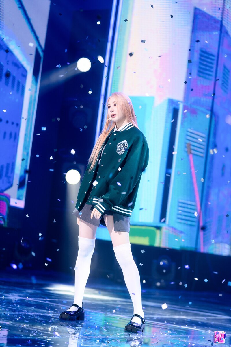 230416 LEE CHAE YEON - 'KNOCK' at Inkigayo documents 8