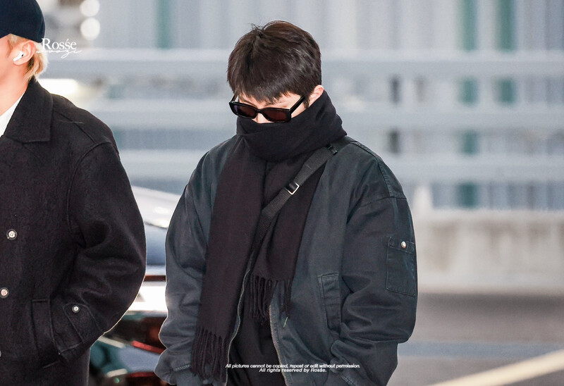 250103 SEVENTEEN Woozi at Incheon International Airport documents 2