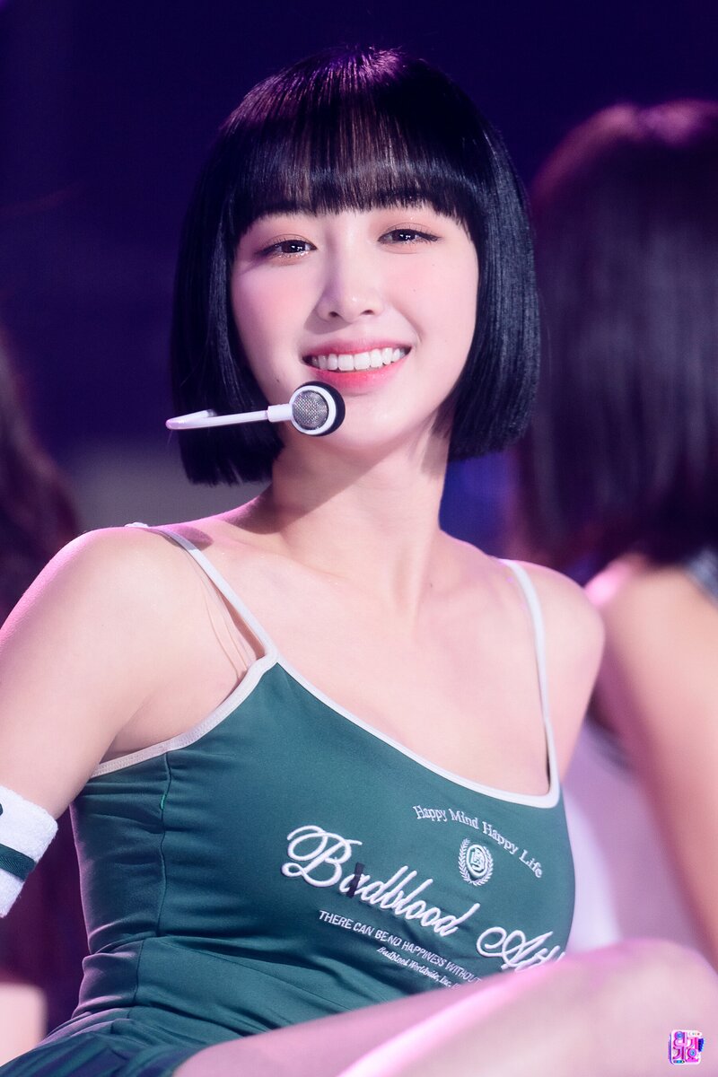 221106 ALICE - ‘Dance On’ at Inkigayo documents 9