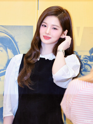 241007 NMIXX's Sullyoon at Breitling's 140th Anniversary Pop-up Event