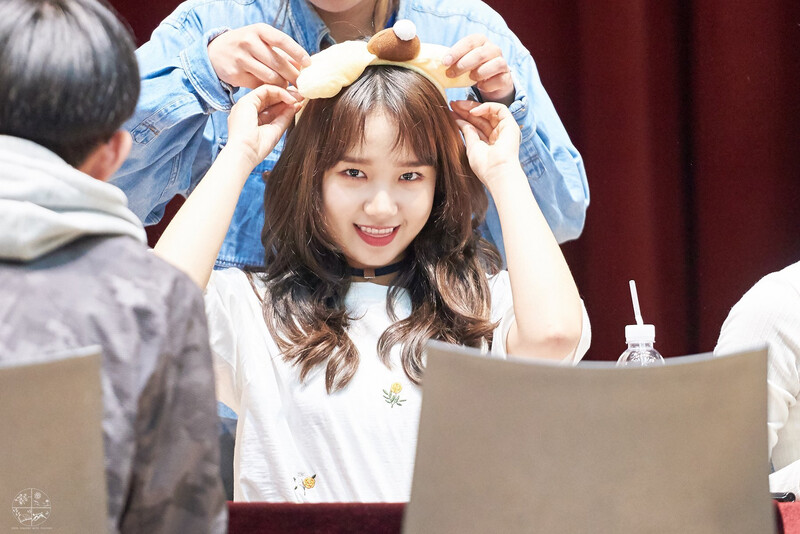 180429 Weki Meki Yoojung at Hongdae 'Lucky' Fansign documents 3