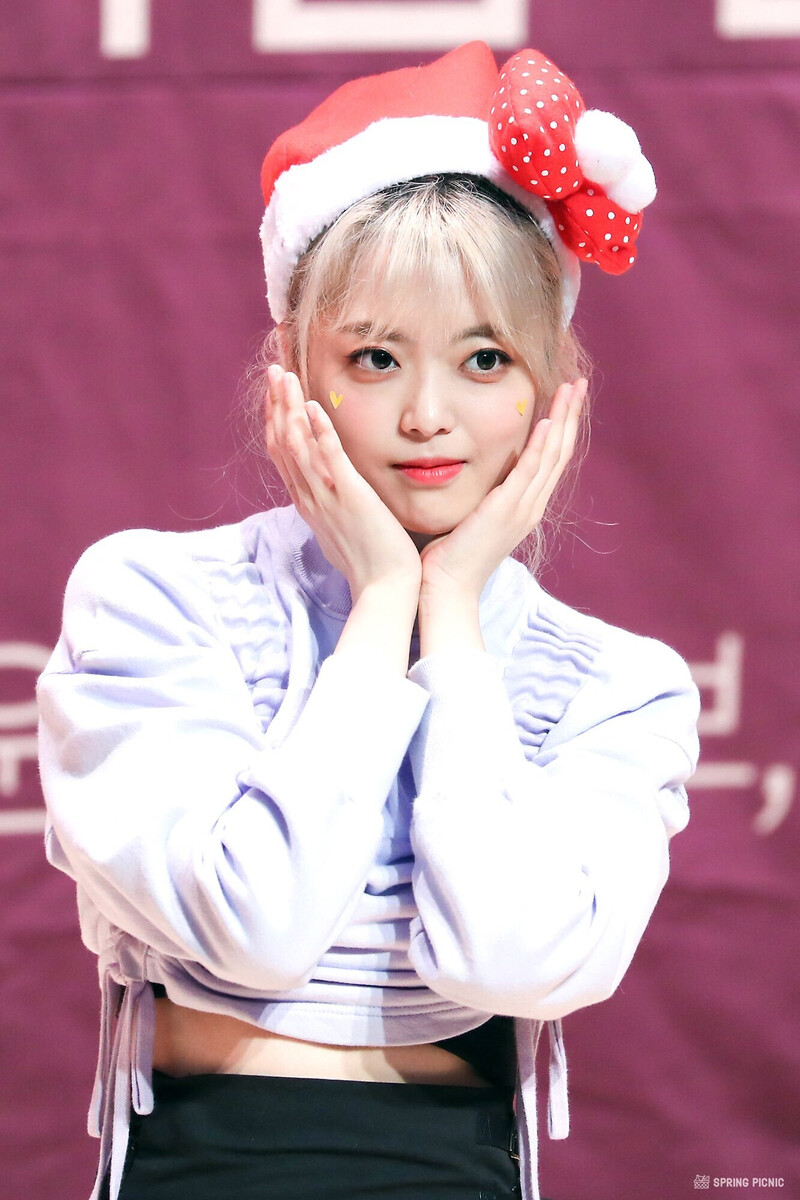 181201 Weki Meki Suyeon at 'KISS, KICKS' Incheon Fansign documents 1