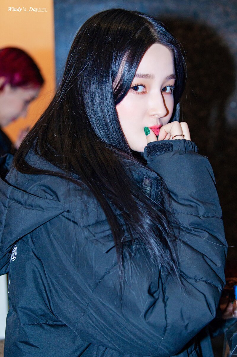 190322 Nancy on the way to Music Bank documents 6