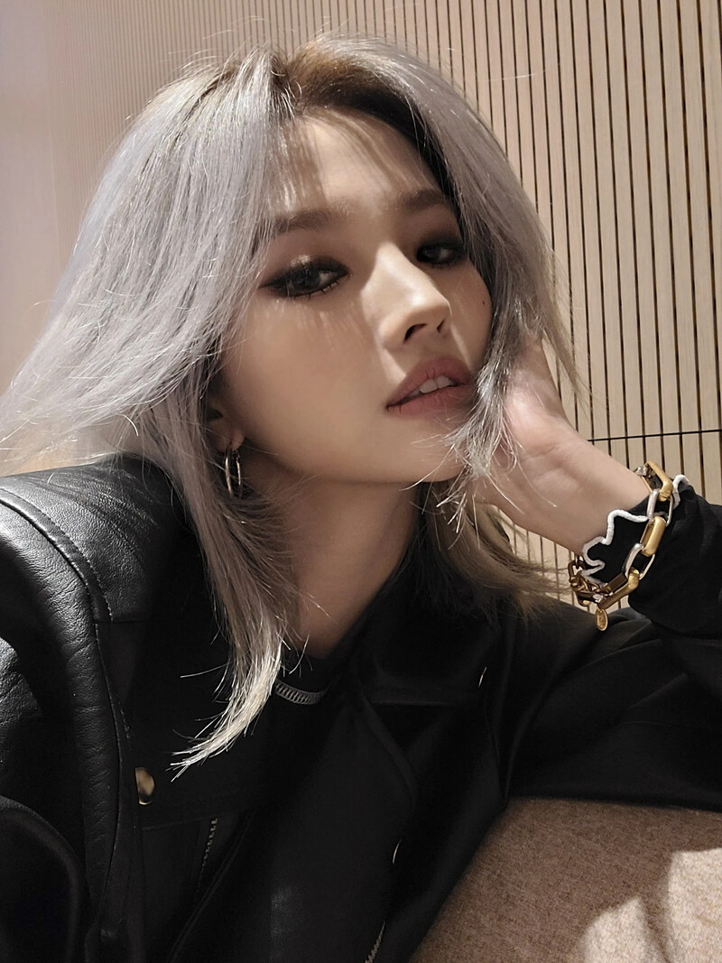 210402 (G)I-DLE Twitter Update - Soyeon documents 2