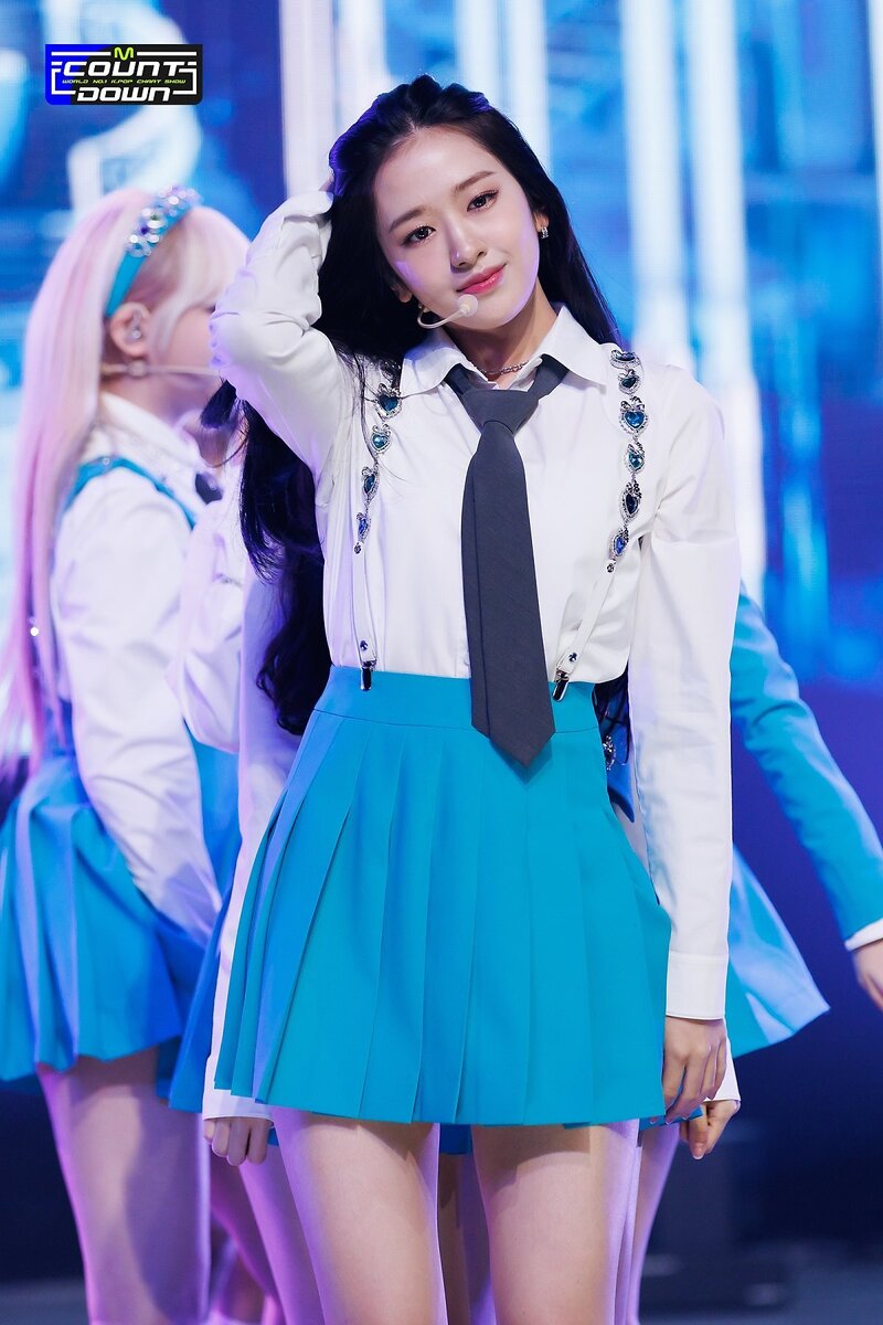 220421 IVE's Yujin - "Love Dive" at M Countdown documents 1