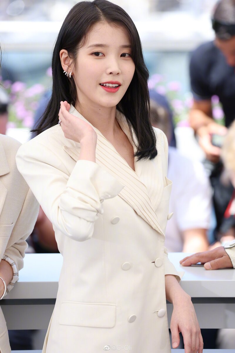 220527 IU - 'THE BROKER' Photocall Event at 75th CANNES Film Festival documents 9