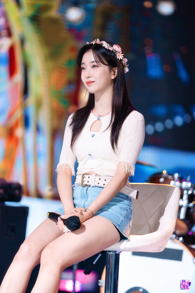 220807 STAYC Sumin 'BEAUTIFUL MONSTER' at Inkigayo documents 19