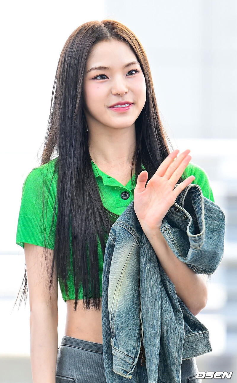 240925 izna Mai at Incheon International Airport documents 2