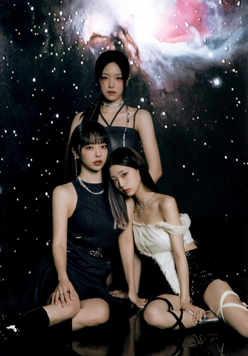 Loossemble - 1st Mini Album 'Loossemble' (Space ver.) [SCANS] documents 18