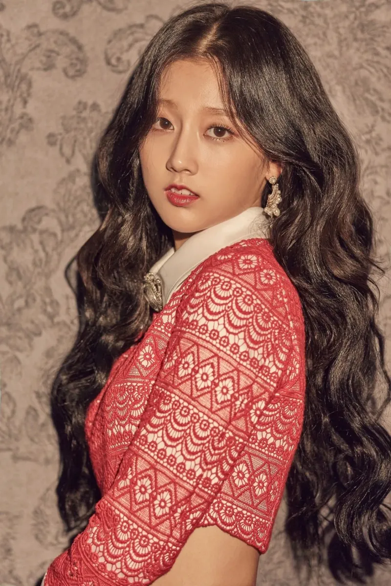 Lovelyz_Yein_Fall_in_Lovelyz_2.jpg