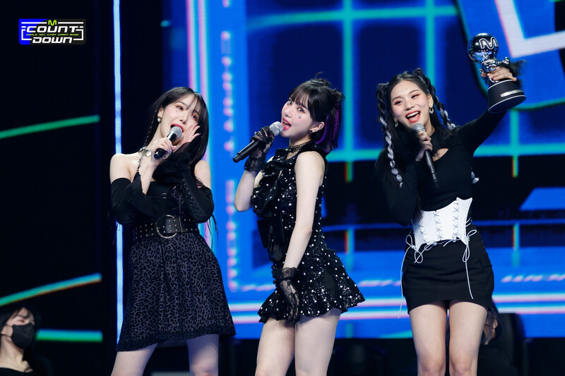 220217 VIVIZ - 'BOP BOP!' + Encore Stage at M Countdown documents 28