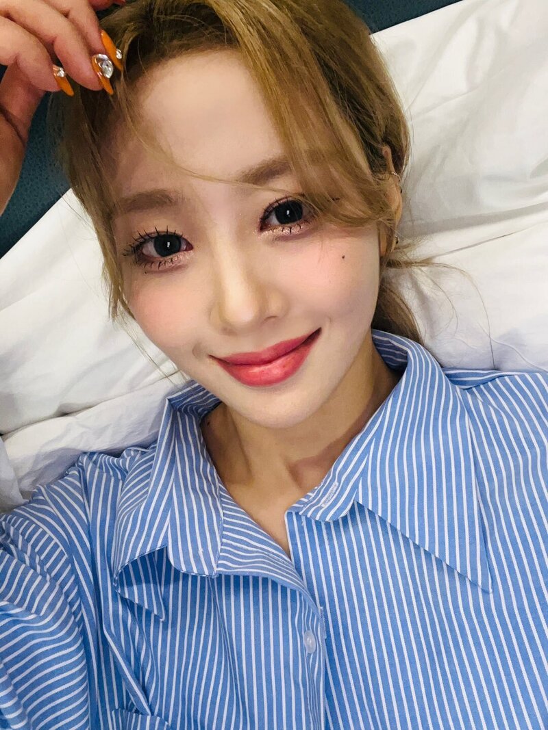 220813 LOONA Twitter Update - Yves documents 1