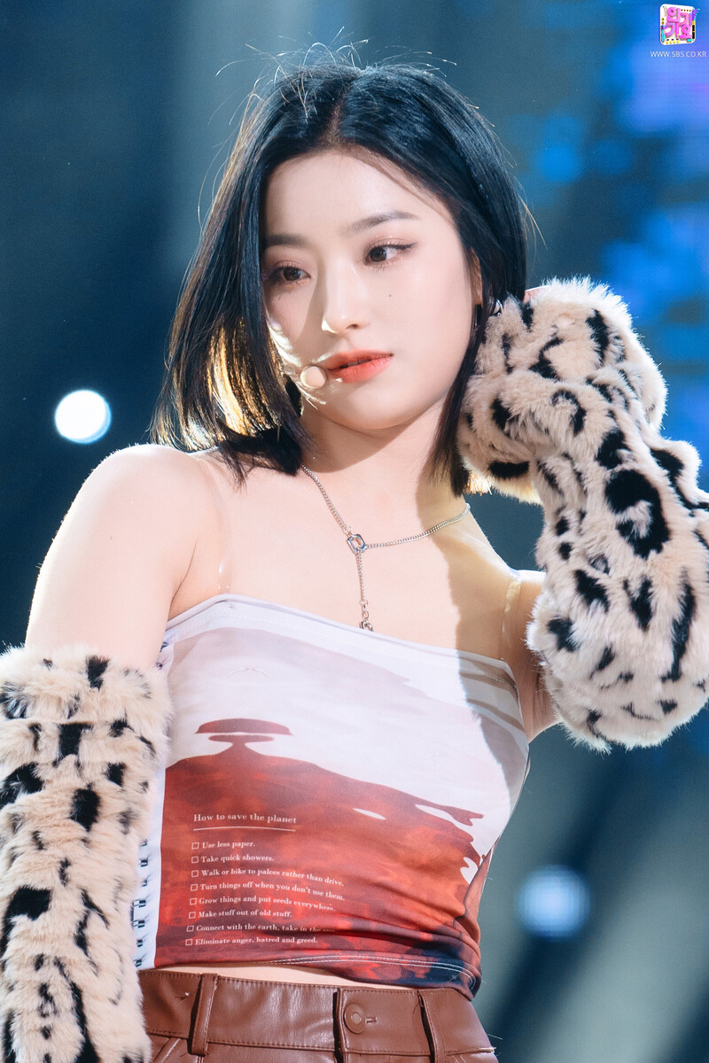 220130 fromis_9 Saerom - 'DM' at Inkigayo documents 8