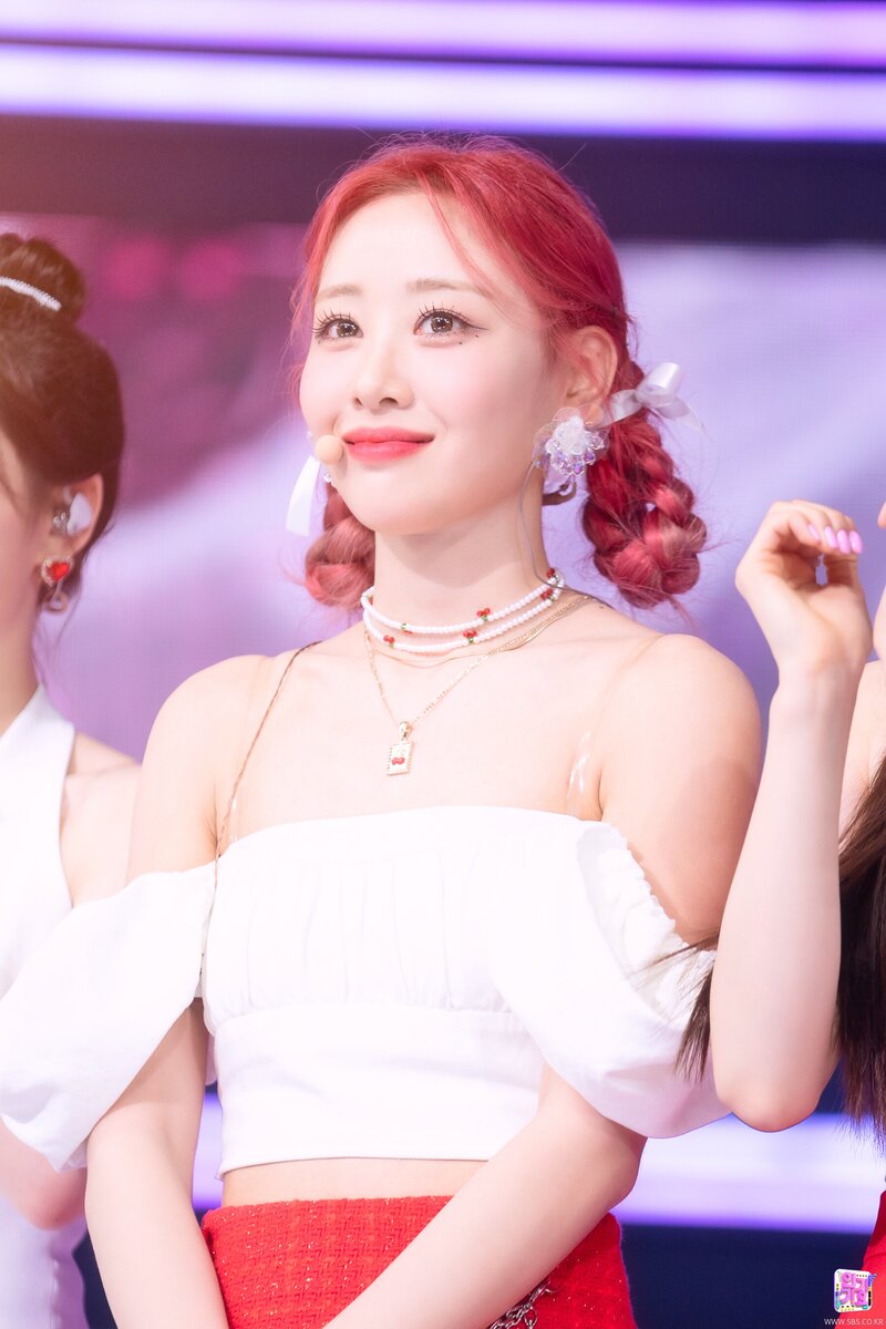 220626 LOONA Yves - 'Flip That' at Inkigayo documents 1