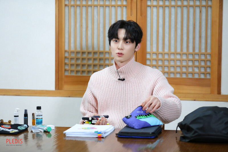 230504 Hwang Minhyun Weverse Update -‘What’s in My Bag’ Photo Sketch documents 1