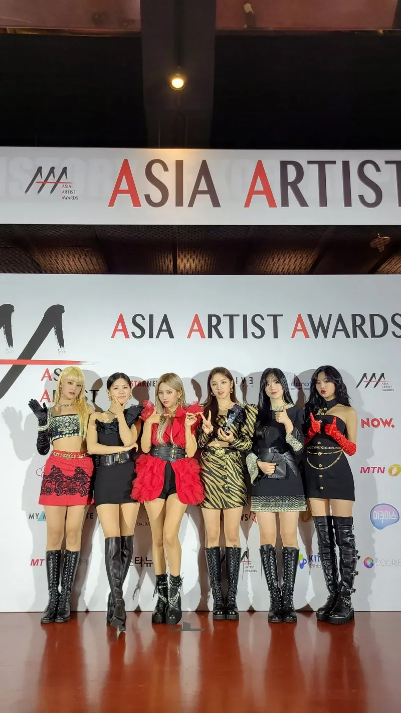 G_I_DLE-En6SnDpVcAEuvLt-20201128-06-32.jpg