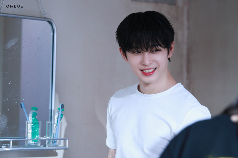 ONEUS Magazine EP.59 "MALUS" Visual Film Behind (Leedo) documents 4