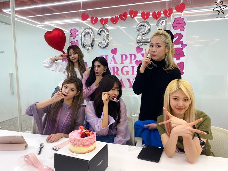 210323 Yuehue Naver Post - EVERGLOW 2nd Anniversary documents 15