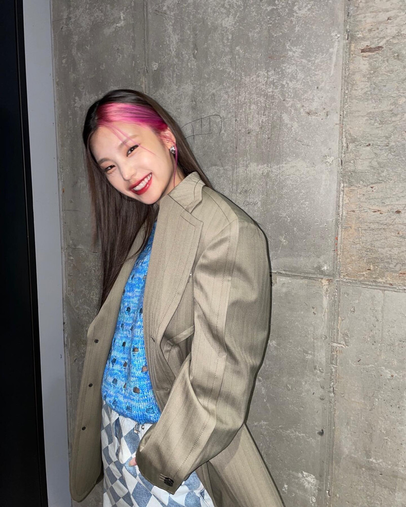 220114 ITZY Instagram Update - Yeji documents 6