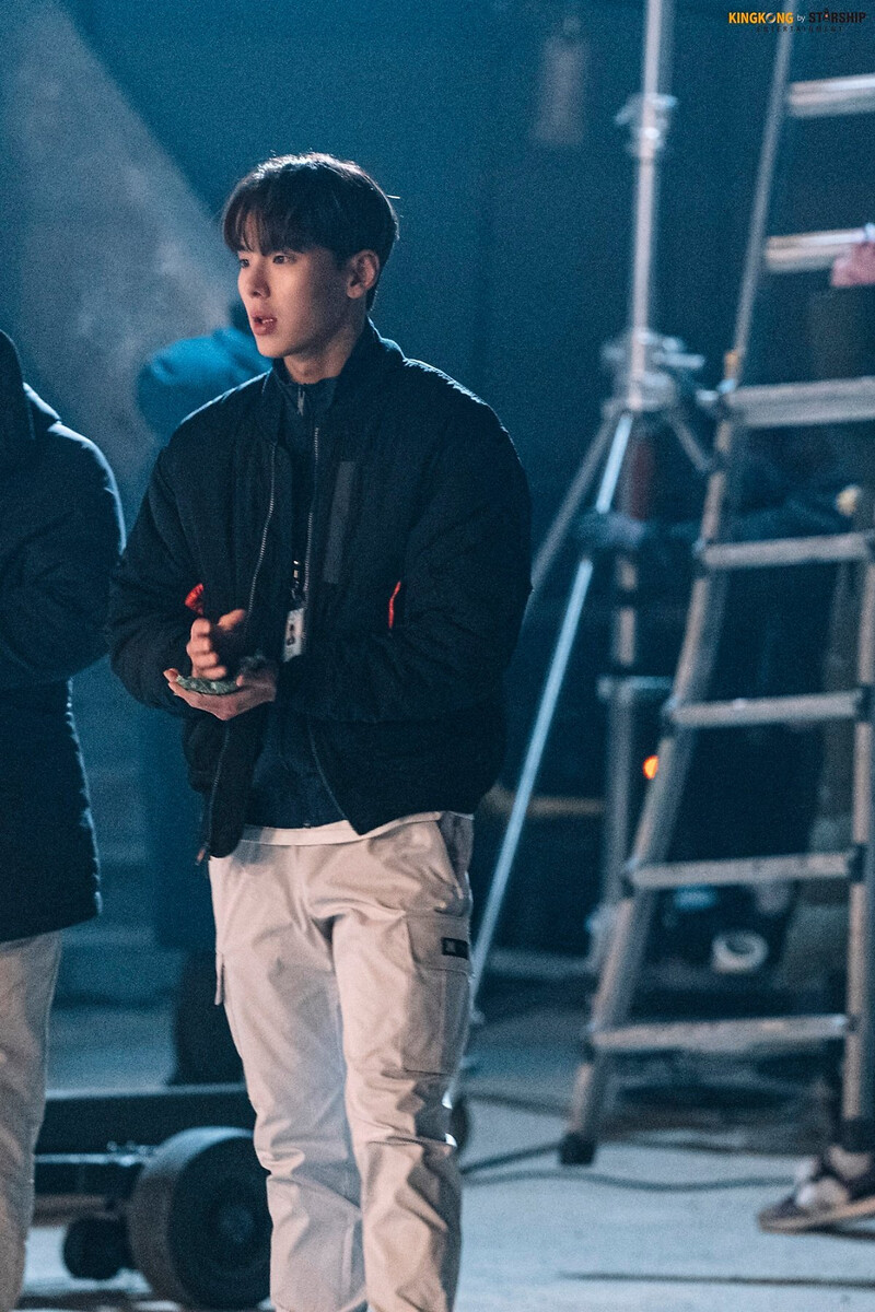 220427 Starship Naver Update - Shownu at 'Seoul Ghost Story' Behind the Scenes documents 15